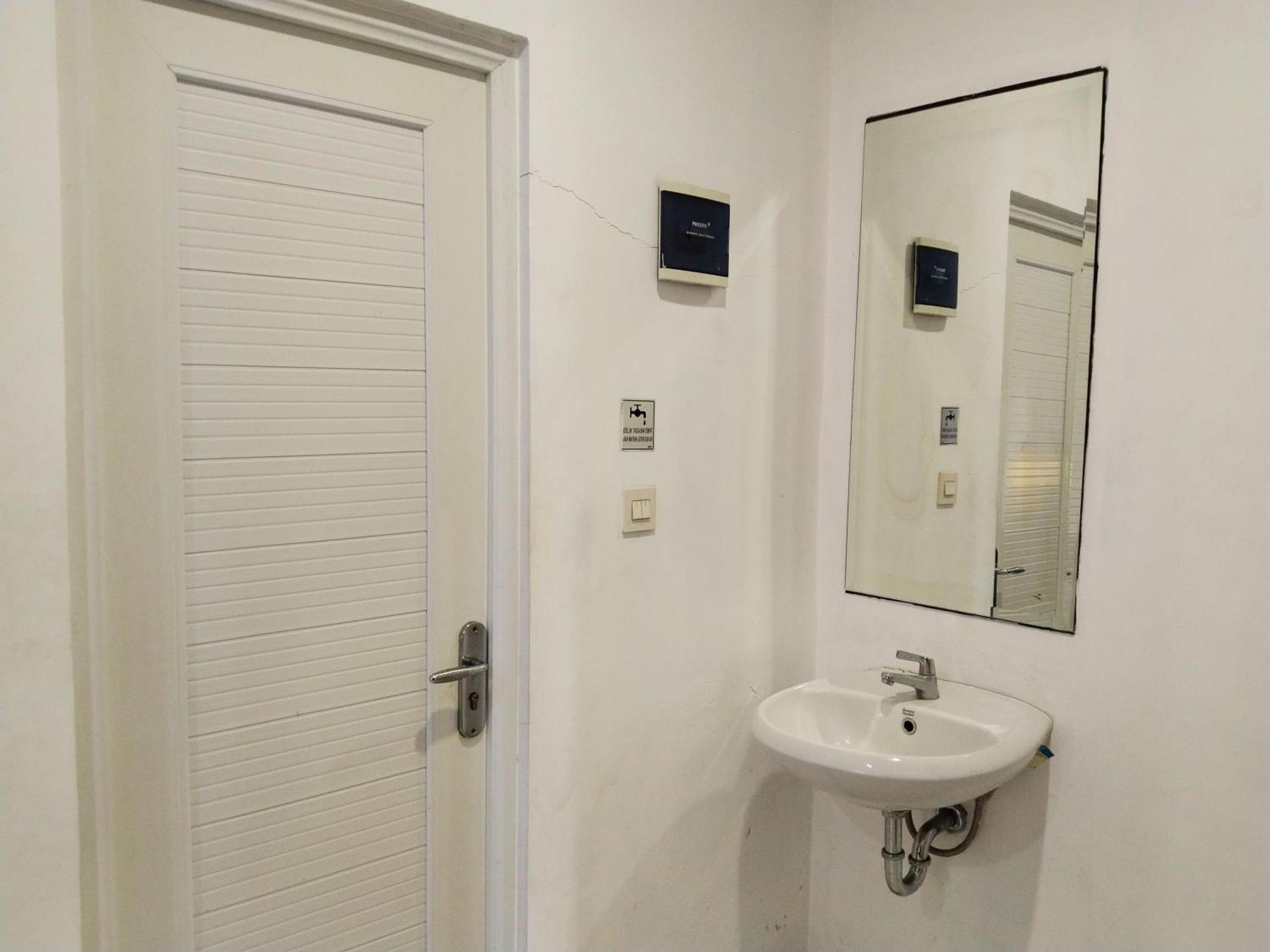 Hotel Dejati House Bekasi Zewnętrze zdjęcie