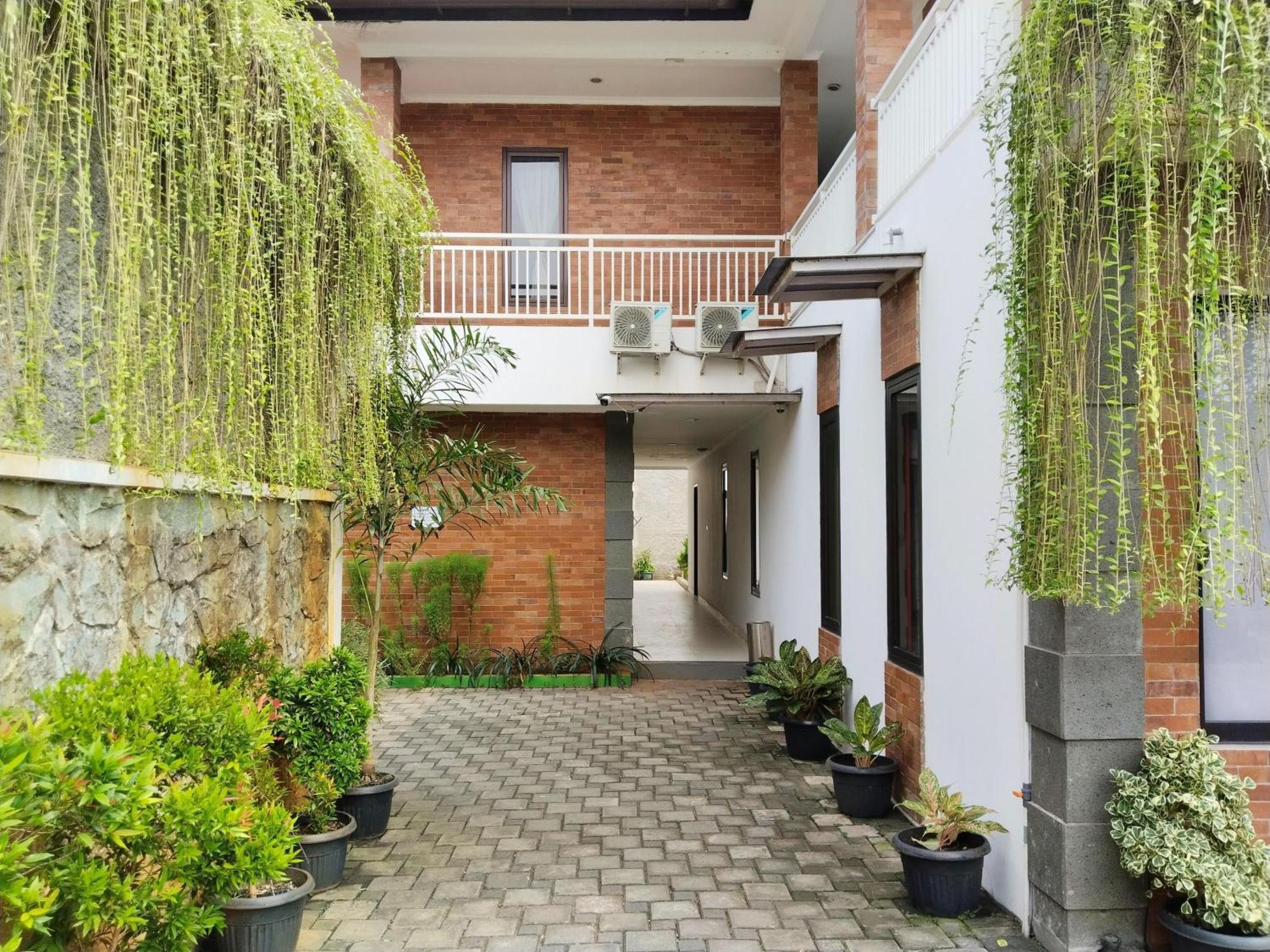 Hotel Dejati House Bekasi Zewnętrze zdjęcie